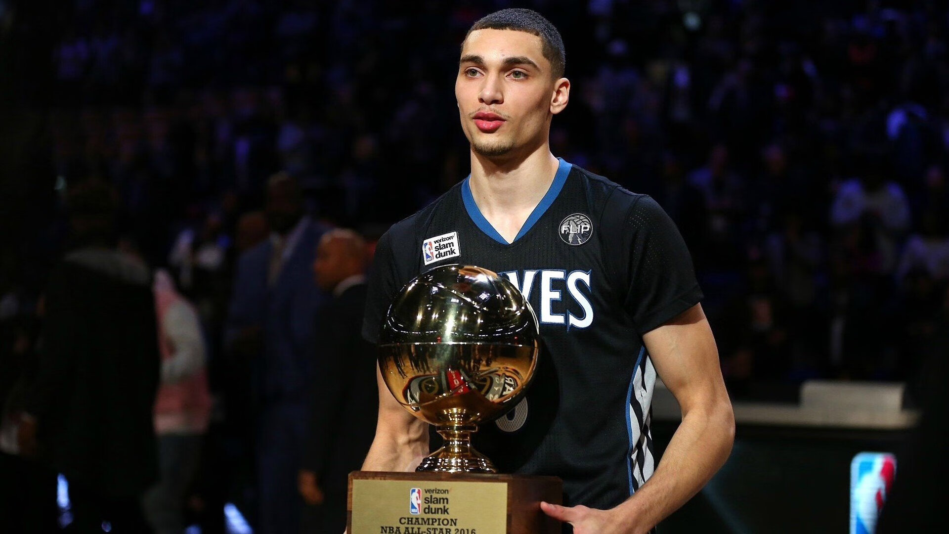 F1新赛季揭幕战之夜，范弗利特硬仗之王的加冕时刻