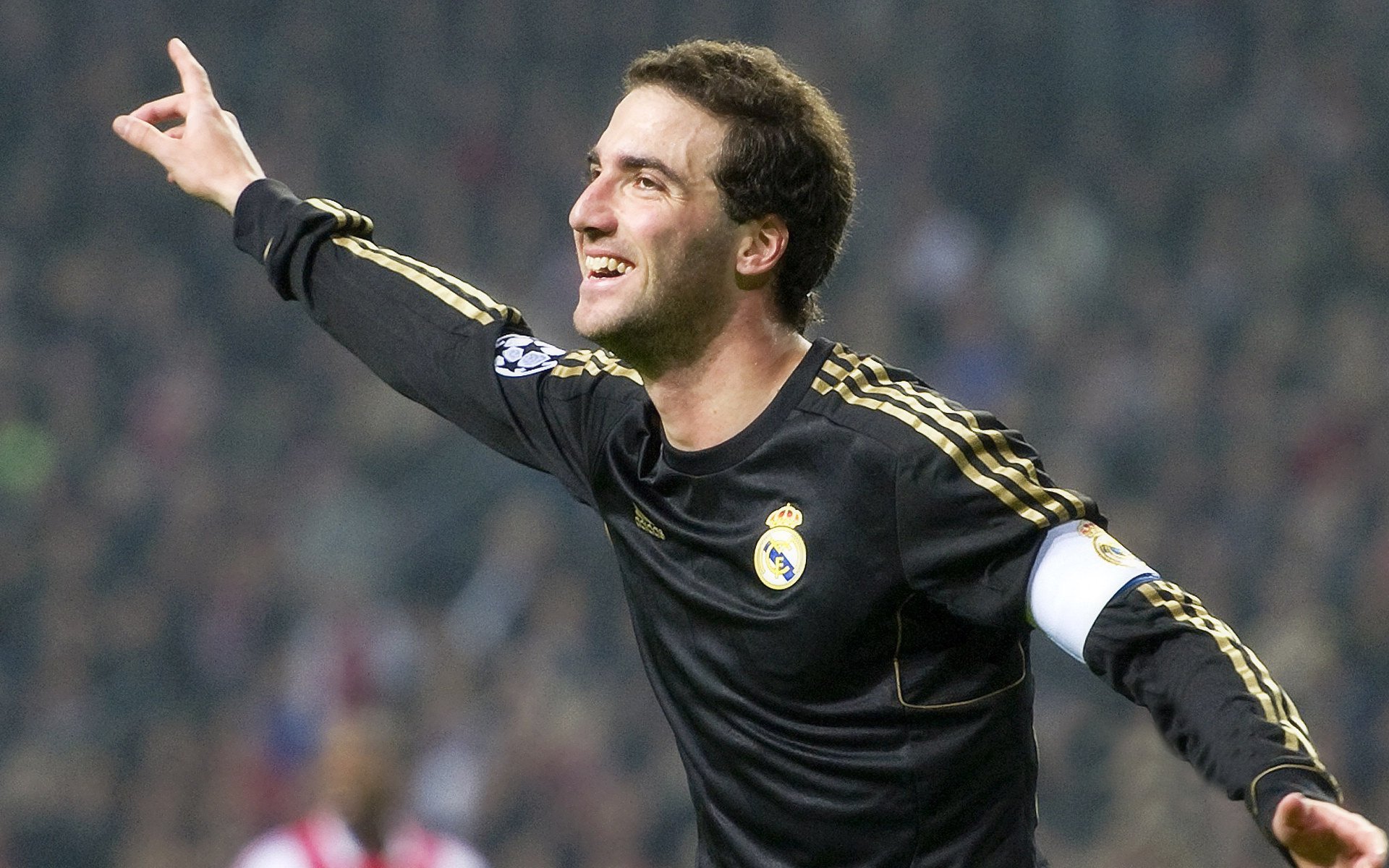 东瀛武士险破三狮城,龙吟九天定乾坤—当马龙的乒乓哲学照亮足球之夜