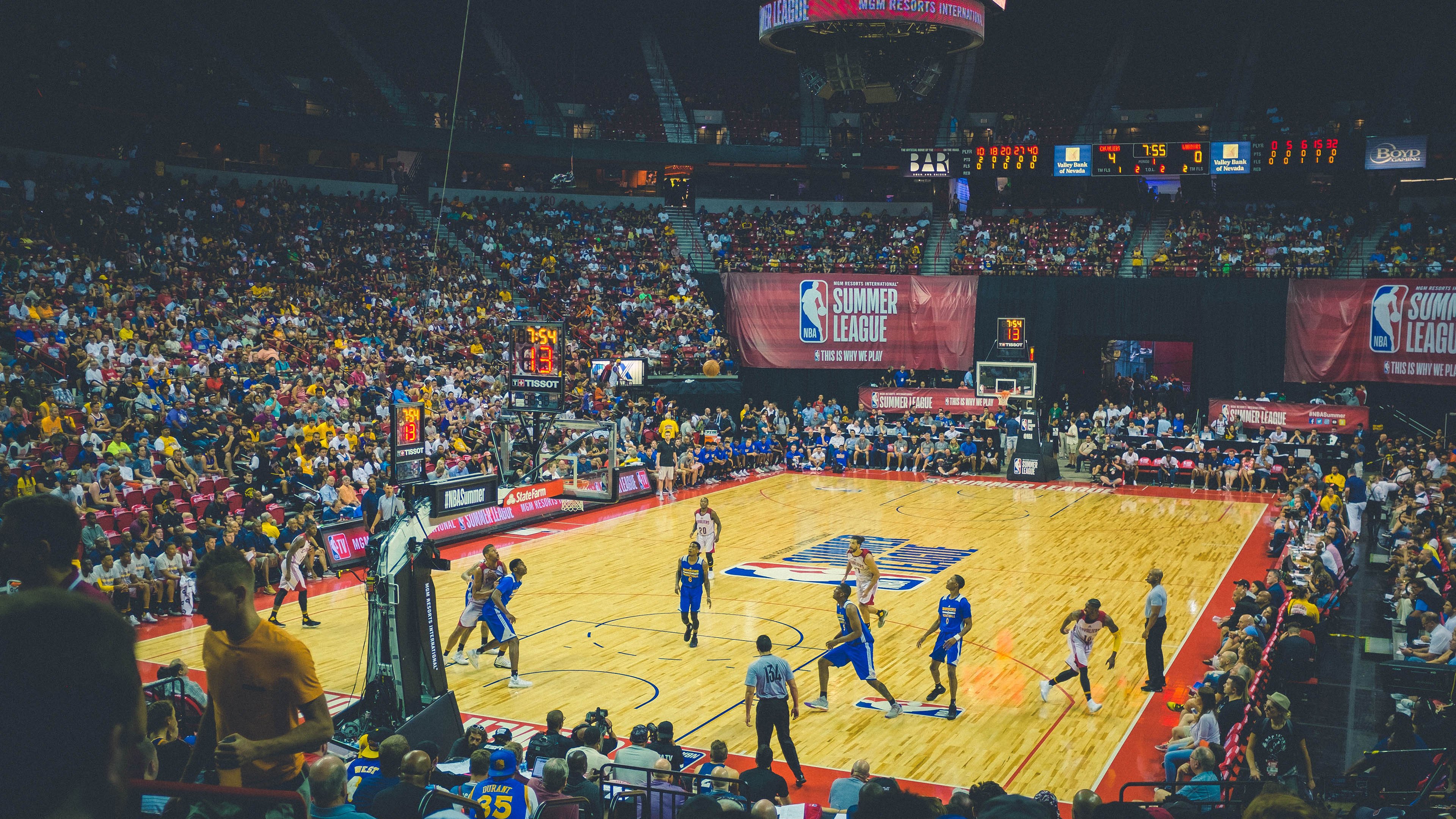 库里如日当空，勇士轻取火箭展统治力